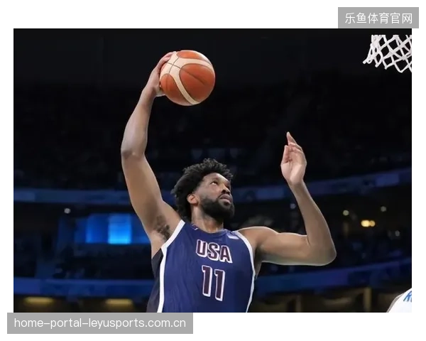 恩比德强势盖帽拦截对手反攻，展现NBA巨星风采！