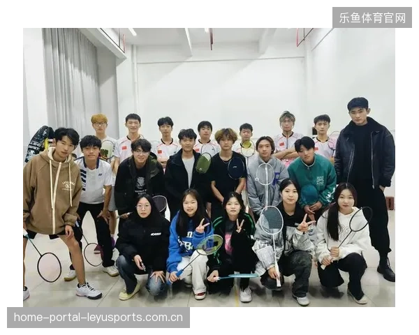 羽毛球天才少年暗恋传闻突现，队友爆料掀起校园风波
